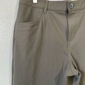 Vuori Mens Meta Pants Size 32 Multi Pocket Logo Stretch Performance Wear Utility